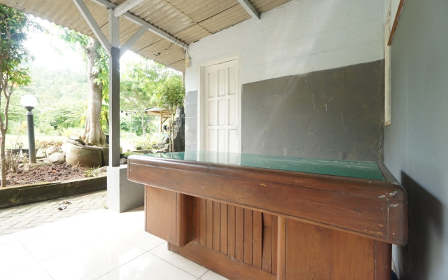 SPOT ON 93620 Anisa Homestay Syariah Near Pantai Gemah Tulungaggung