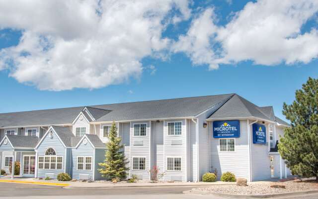 Microtel Inn & Suites by Wyndham Raton