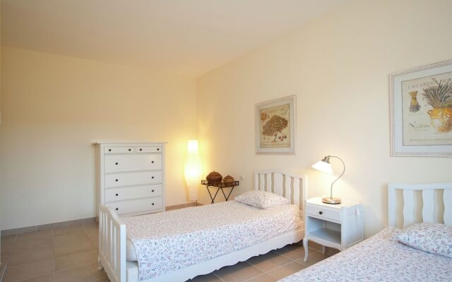 A beautiful new luxury villa close to Uzès.