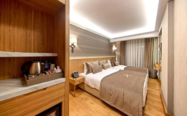 Hera Cave Suites