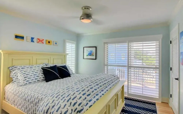 Linger Longer 3 Bedroom Home by RedAwning