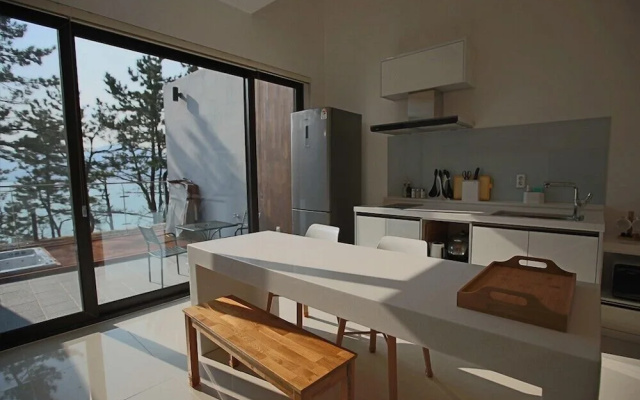 The Hill Pool Villa Pension