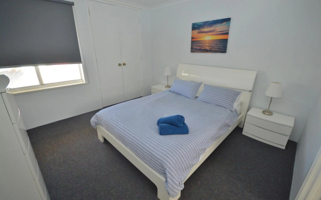 Waterfront Unit 4 - Kalbarri WA – Guest Rooms – Kalbarri