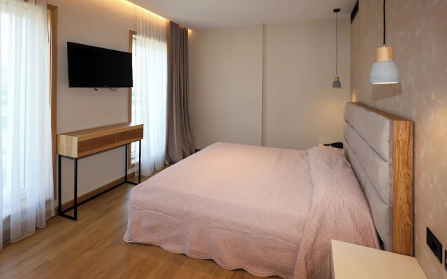 Grand White City Hotel