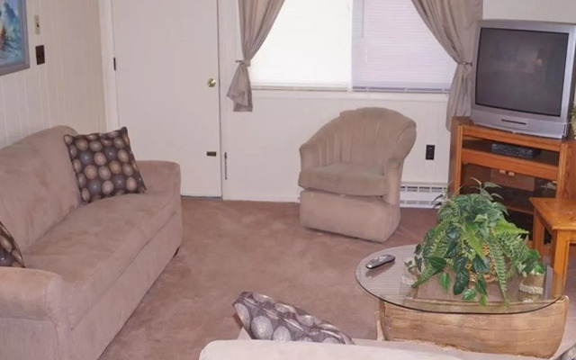 Severn I 208 3 Br condo by RedAwning