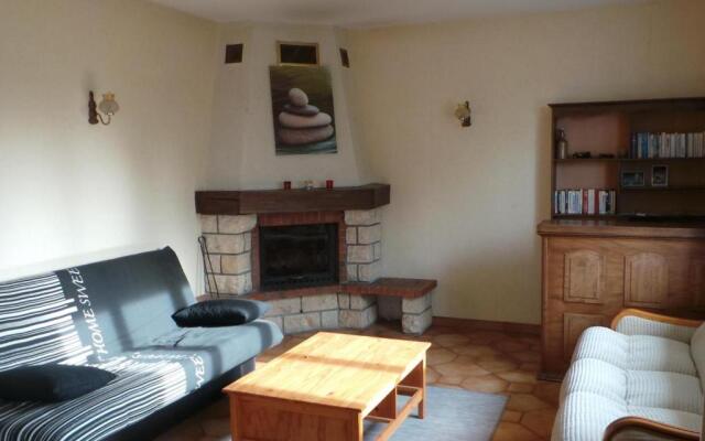 Gîte Creuzier-le-Neuf, 4 pièces, 6 personnes - FR-1-489-76