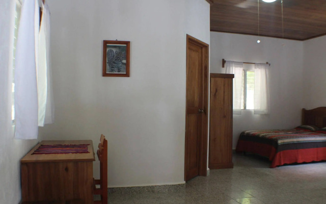 Maya Zacpetén Jungle Lodge