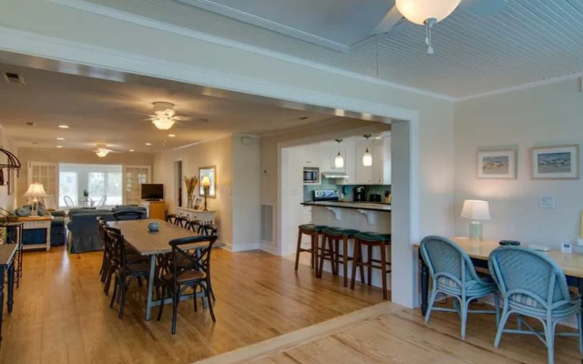 Ocean Boulevard 511 by RedAwning