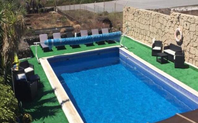 Finca Toredo Large Heated Pool,Hot Tub,Bar/Games Room,Gym,Cave, Free WiFi