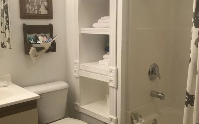 Charming Apartment in the Heart of Oshkosh