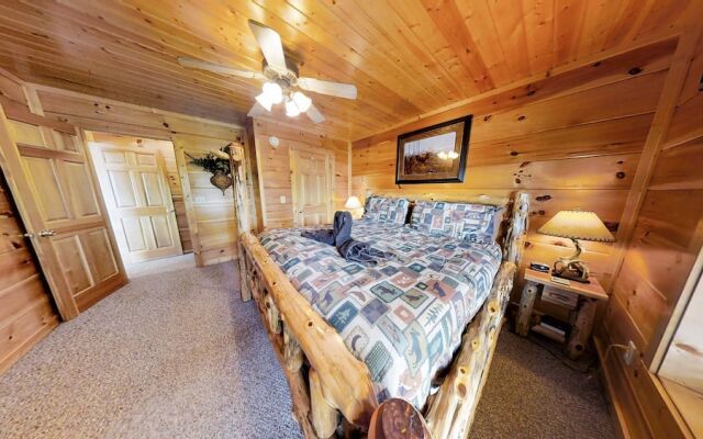 A Rocky Top Rendezview 2 Bedroom Cabin by RedAwning