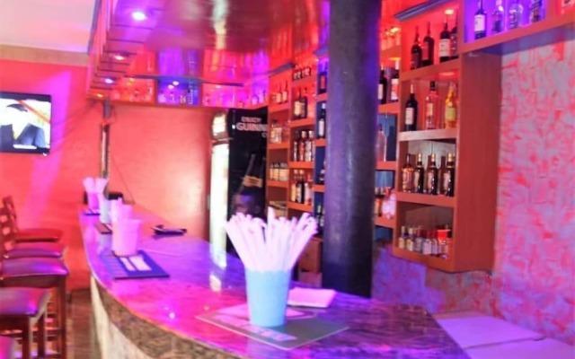 Capricorn Lounge