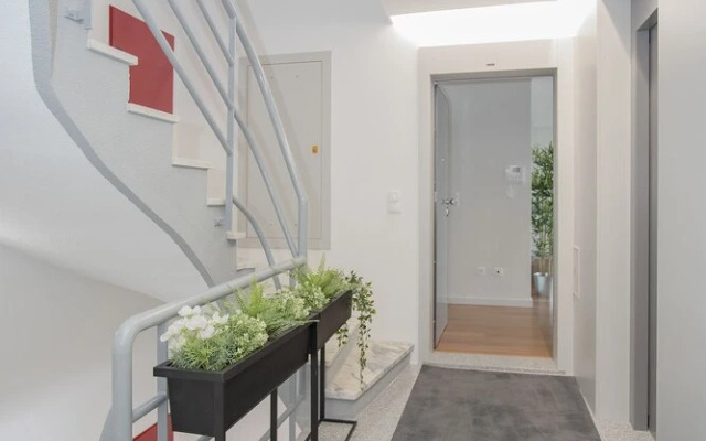Liiiving - Luxury River View Apartment V