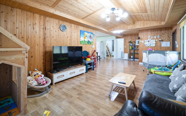 Jeju Haebaragi Pension