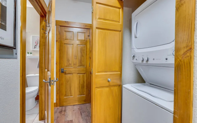 Ski-in/ski-out: Modern Granby Retreat w/ View!