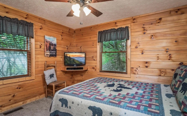 On Smoky Pond - 3 Br Cabin