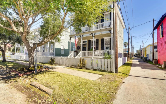Walk to the Strand: Hideaway Haven Retreat