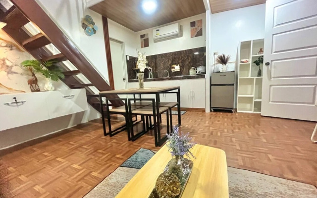 Bloomstone Urban Chill Cabin