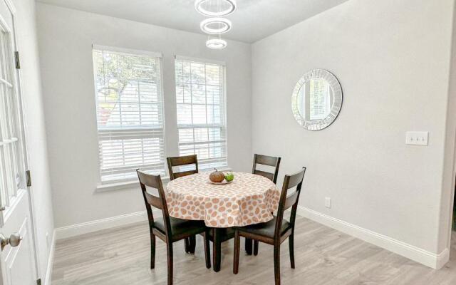 LakeDallasPoolHouse GREAT memories, near LAKE!