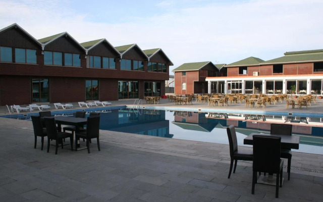 Green Palace Suite Hotel