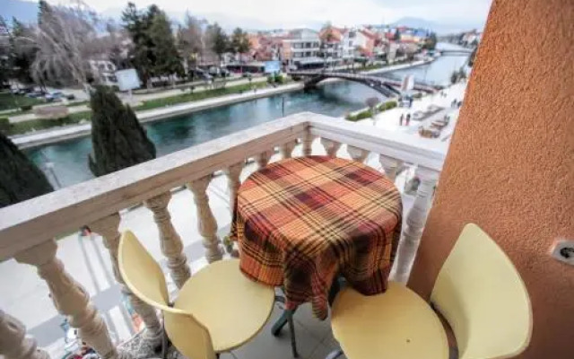 Art Theatre Caffe - River view Hotel