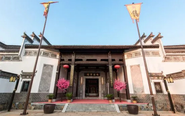 Wuhu Langting Guanlan Hotel (Fangte Amusement Park Jiuz Ancient Town)