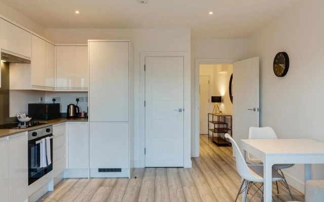 Hounslow Apartments by Charles Hope