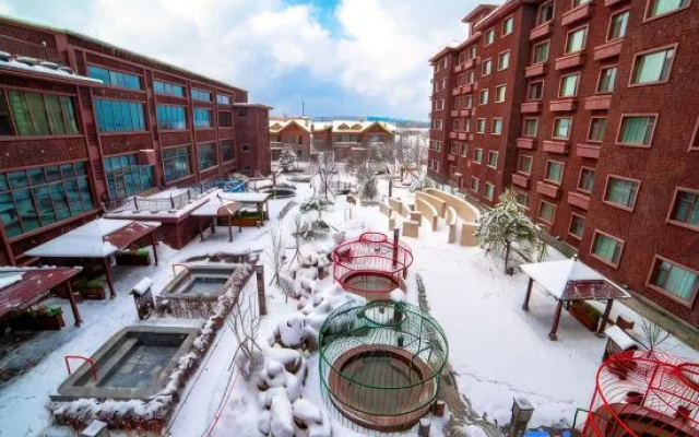 Chang Baishan Dynasty Holy Land Hot Spring Hotel