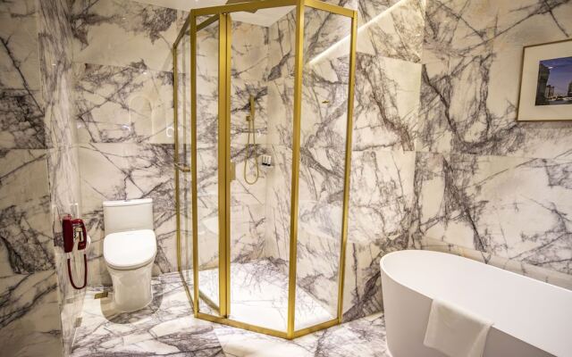 YOHO Resorts World Hotel