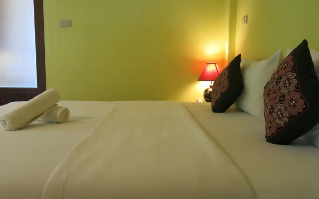 Baan La Poon Hotel