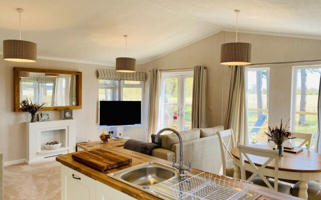 Hollicarrs - Wildflower Lodge