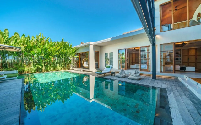 Villa Mango 3 - Amazing 4-bdr Villa in Berawa ! PERFECT LOCATION !