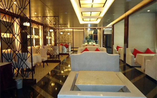 Yangzhong City Business Hotel