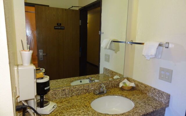 Motel 6 Portland, IN