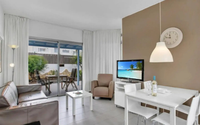 Apartamentos LIVVO Mar Azul - Adults Only
