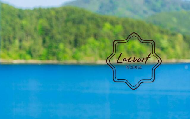 Lacvert Pool Villa Pension