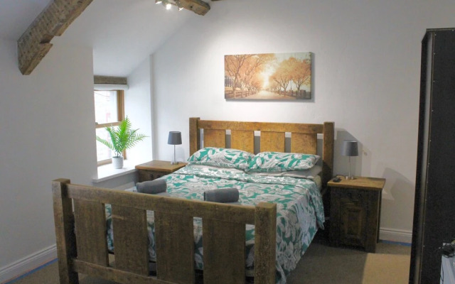 Brackendale Luxury Townhouse, hot Tub,sauna, Games