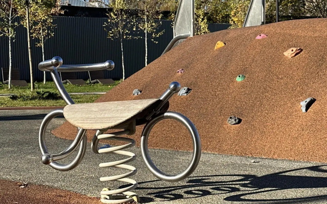 Apartments on Oboronnaya 102B street