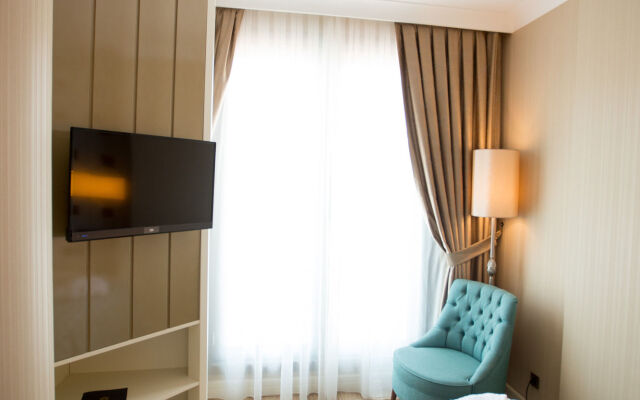 The Grand Mira Hotel