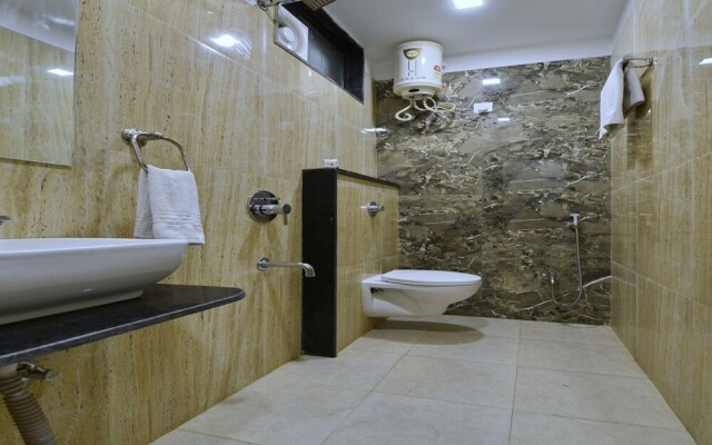 OYO 11523 Crown Club