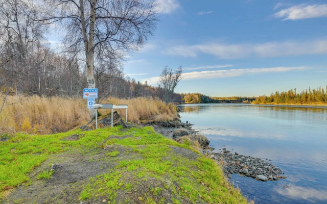 On-site Kenai River Fishing: Soldotna Apartment!
