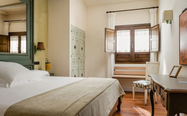 Hotel  YIT La Casona del Arco