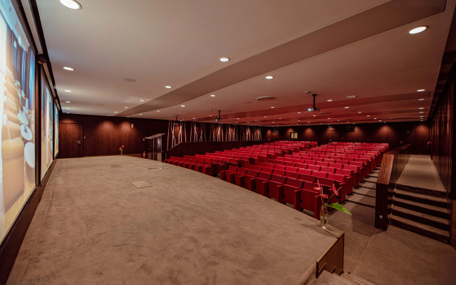 Krystal Palace Douala