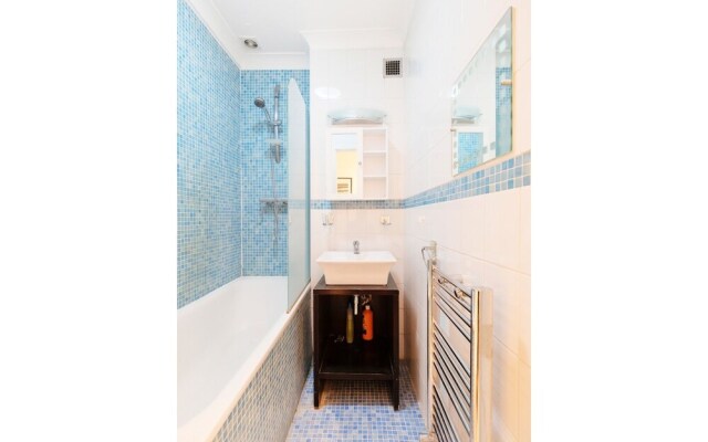 Bright and Spacious Flat in London - Sleeps 4