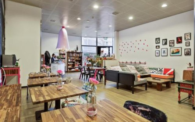 Hostelle - Caters to Women