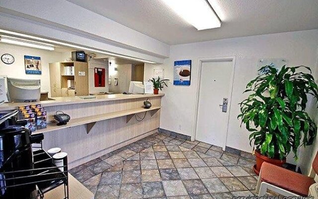 Motel 6 Tampa Downtown