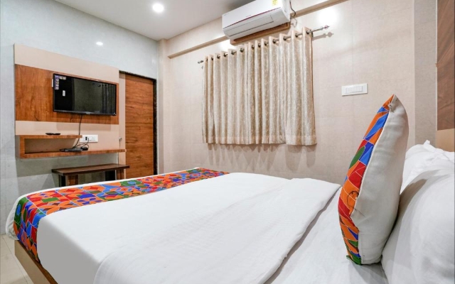 FabHotel White Gold