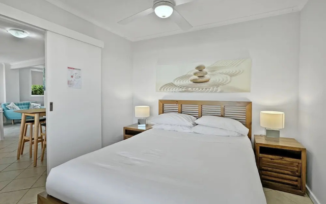 Oceanfront 4-bed Haven With BBQ & Alfresco Dining – Guest Rooms – Malua Bay