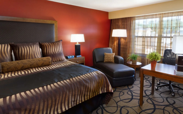 Clubhouse Hotel & Suites Pierre