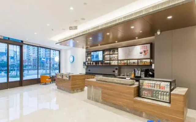 HanTing Hotel (Nanchang Wanli Meiling Avenue)